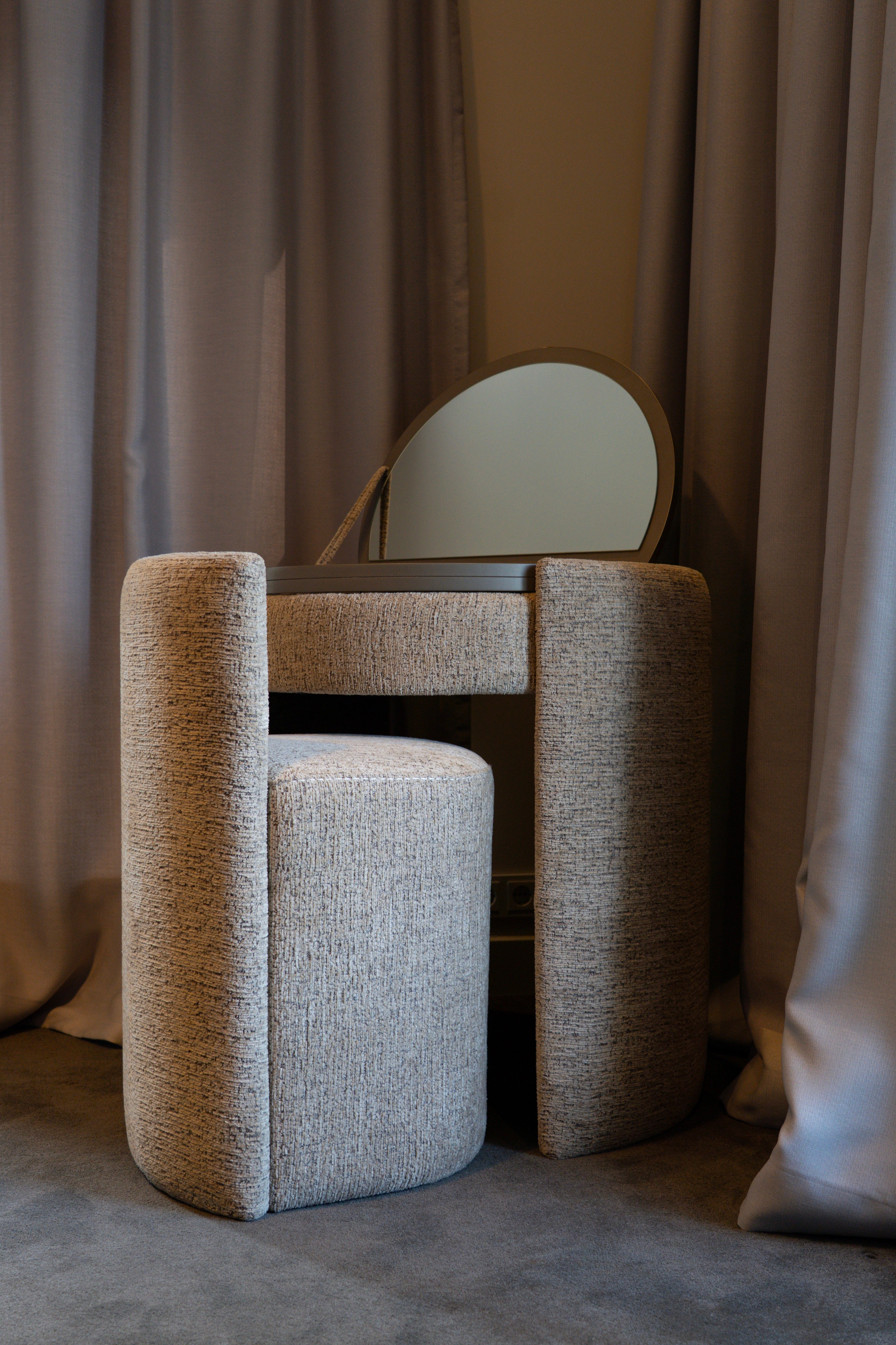 YOME Vanity Table - Taupe - Luxury make-up table