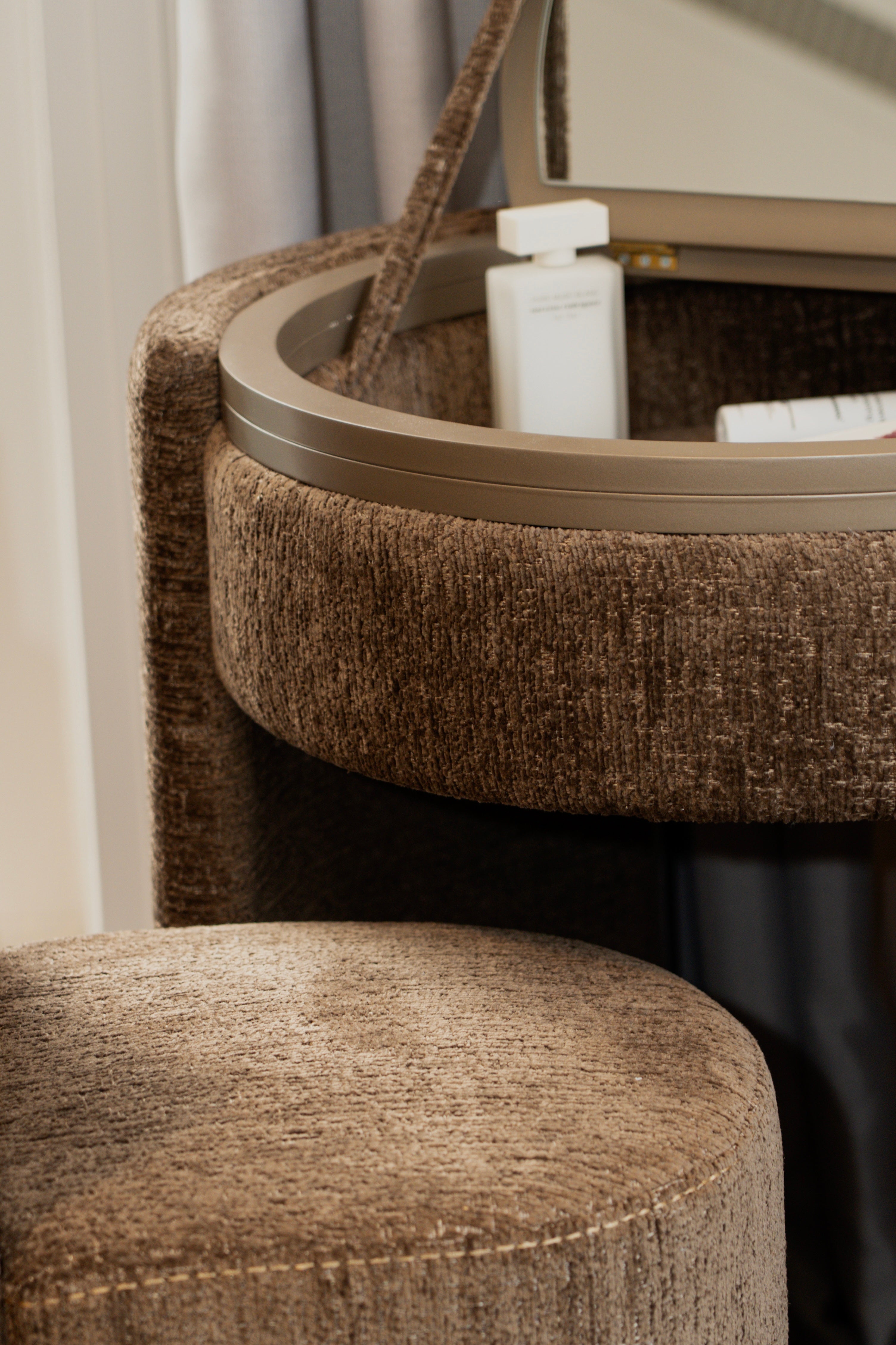 YOME Vanity Table - Deep Mocha - Luxe ronde make-up tafel