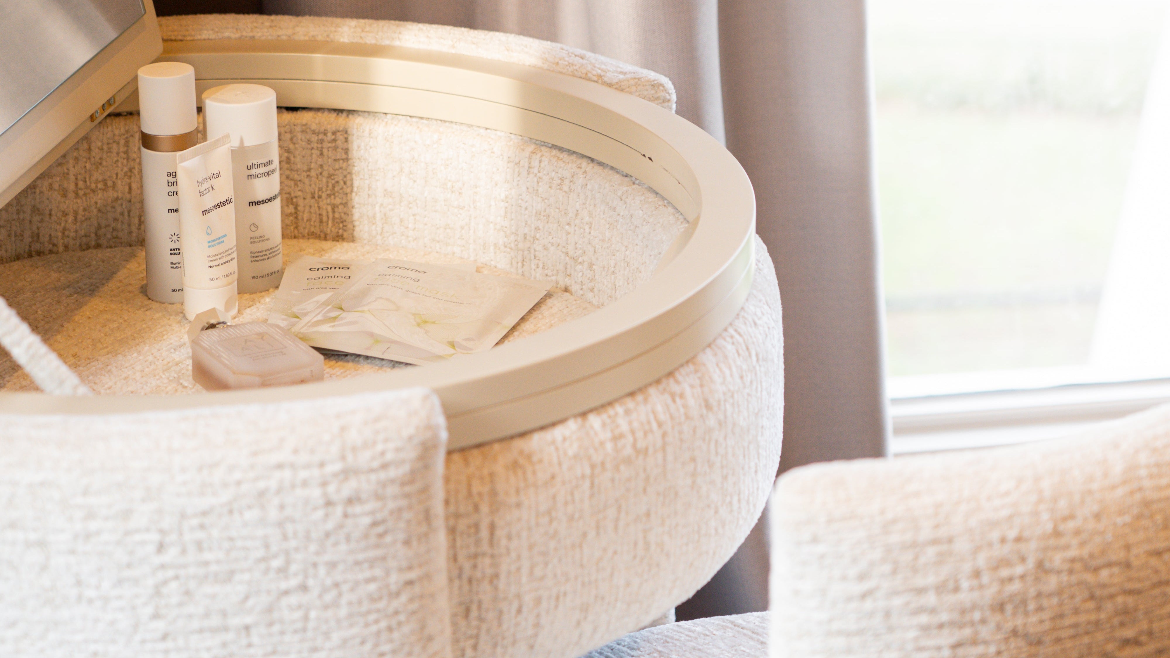 YOME Vanity Table - Off White - Luxe ronde make-up tafel